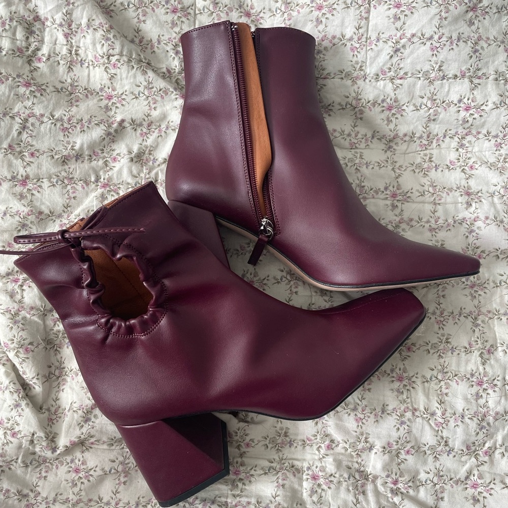 ALOHAS US 7/7.5 Purple vegan leather boots (NWOT)